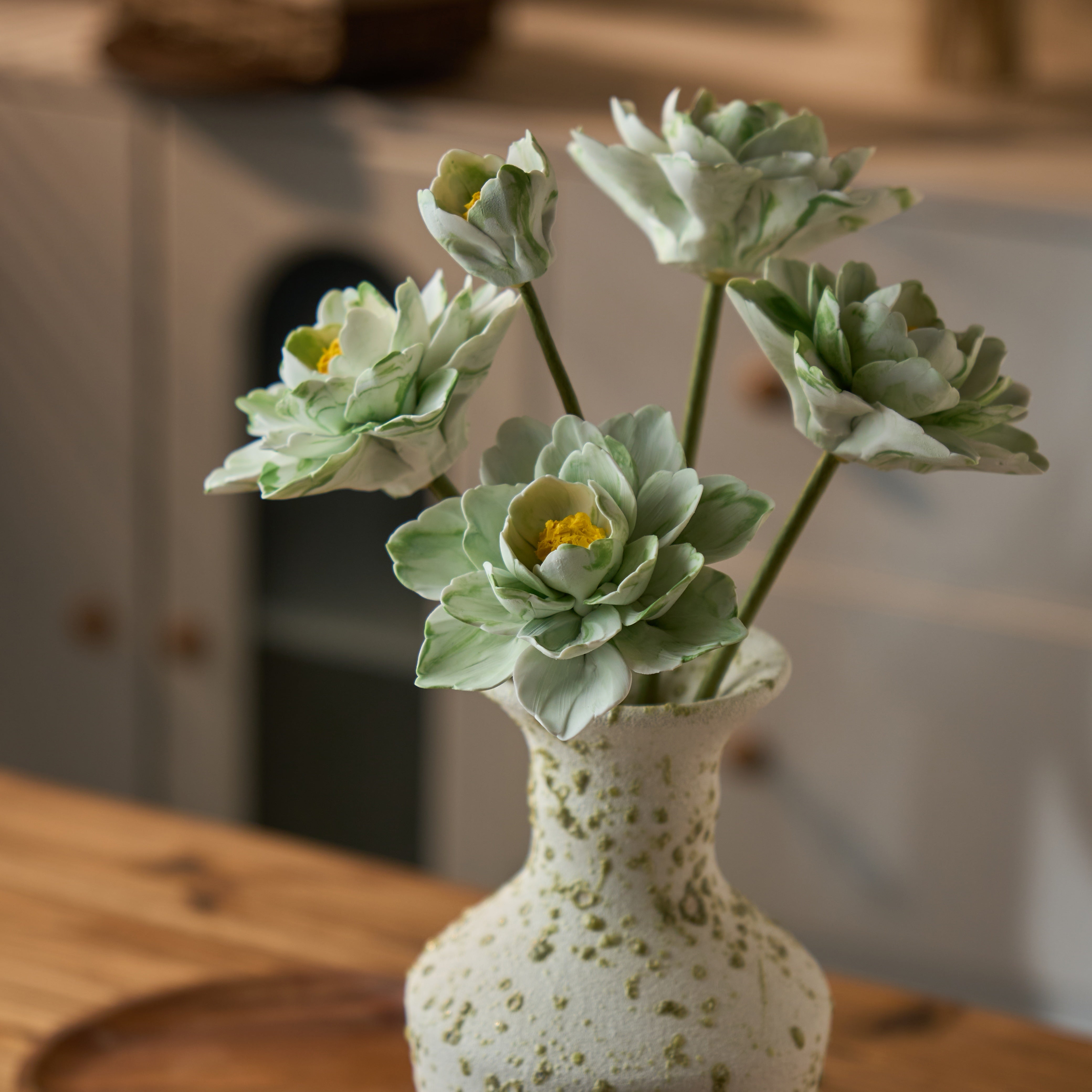 "The Aroma Bloom" | Porcelain Flower & Vase Essential Oil Diffuser Set