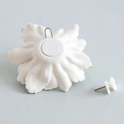 Dos de Petite fleur de lotus avec boucle métallique et tige murale fournie