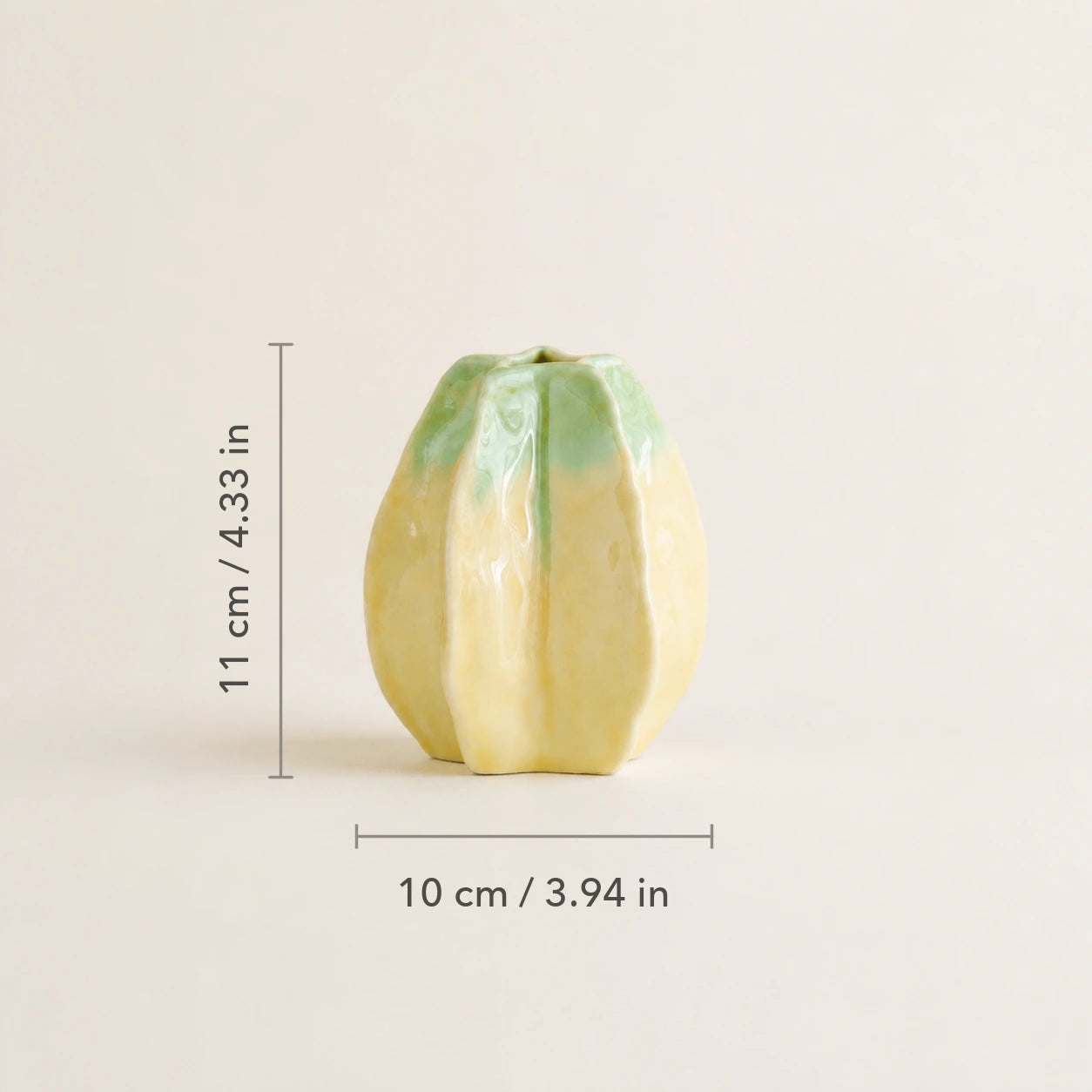 Small vase dimensions: 3.94 inches wide by 4.33 inches high, or 10 by 11 centimeters.