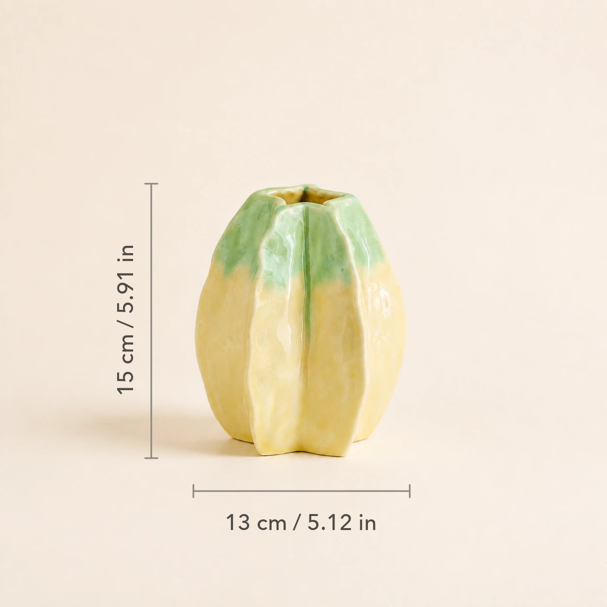 Medium vase dimensions: 5.12 inches wide by 5.91 inches high, or 13 by 15 centimeters.