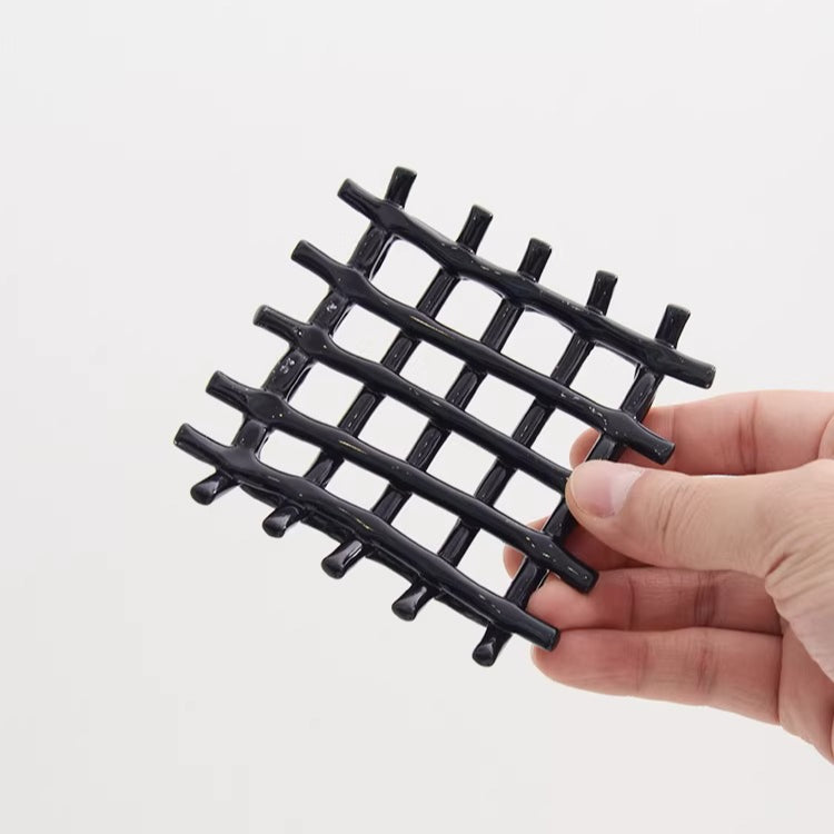 Minimalist Woven Lattice Ceramic Soap Dish | Breathable Self-Draining Tray