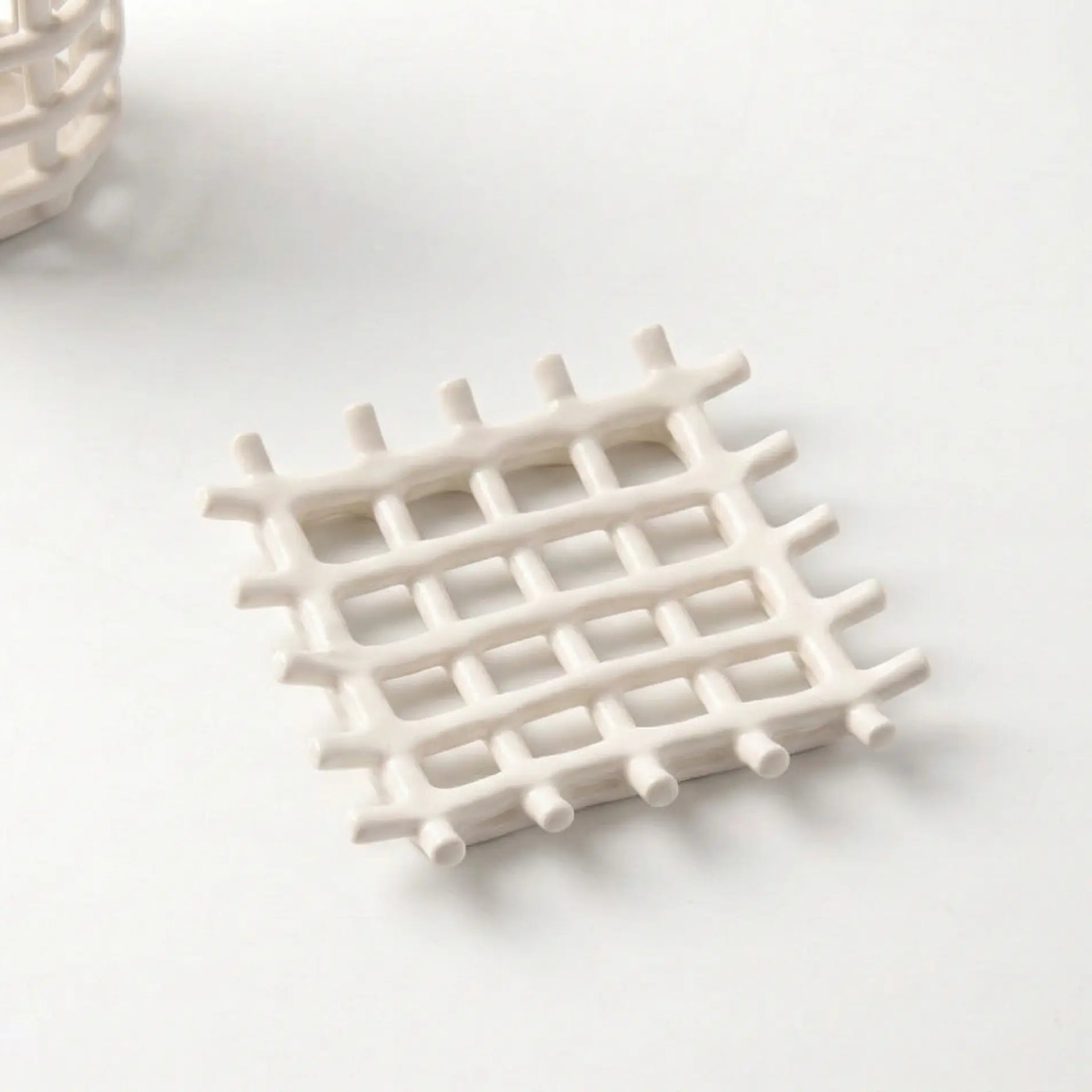 Minimalist Woven Lattice Ceramic Soap Dish | Breathable Self-Draining Tray