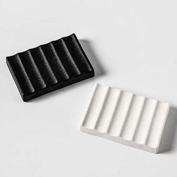 Porte-savon en céramique vague architecturale | Plateau à texture pierre mate