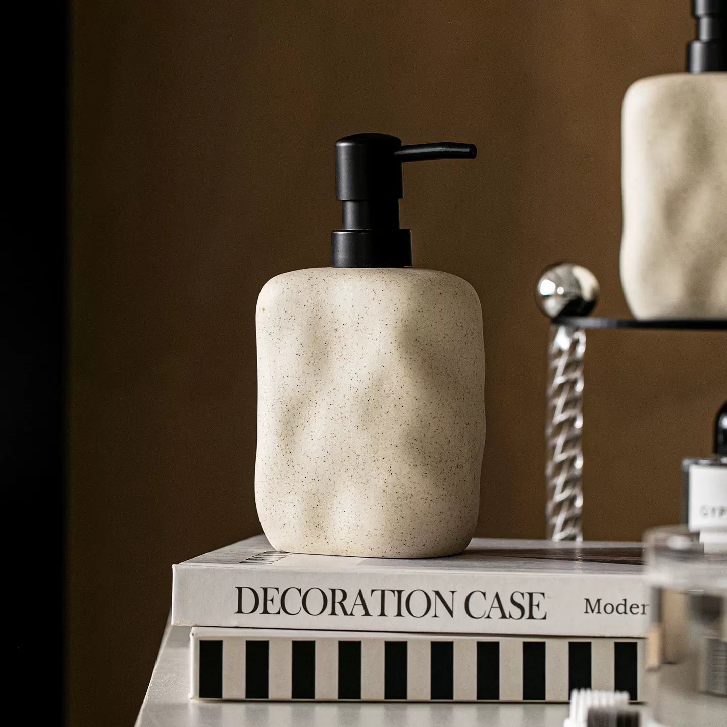 Distributeur de savon en céramique organique Wabi-Sabi