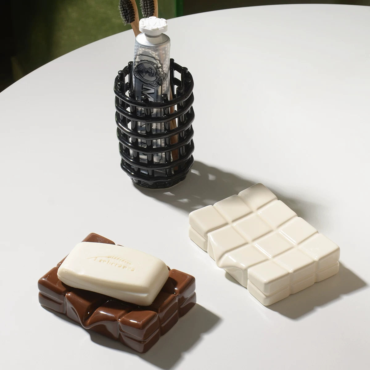 Skulpturale schmelzende Schokoladen-Keramik Seifenschale | Pop-Art Akzent