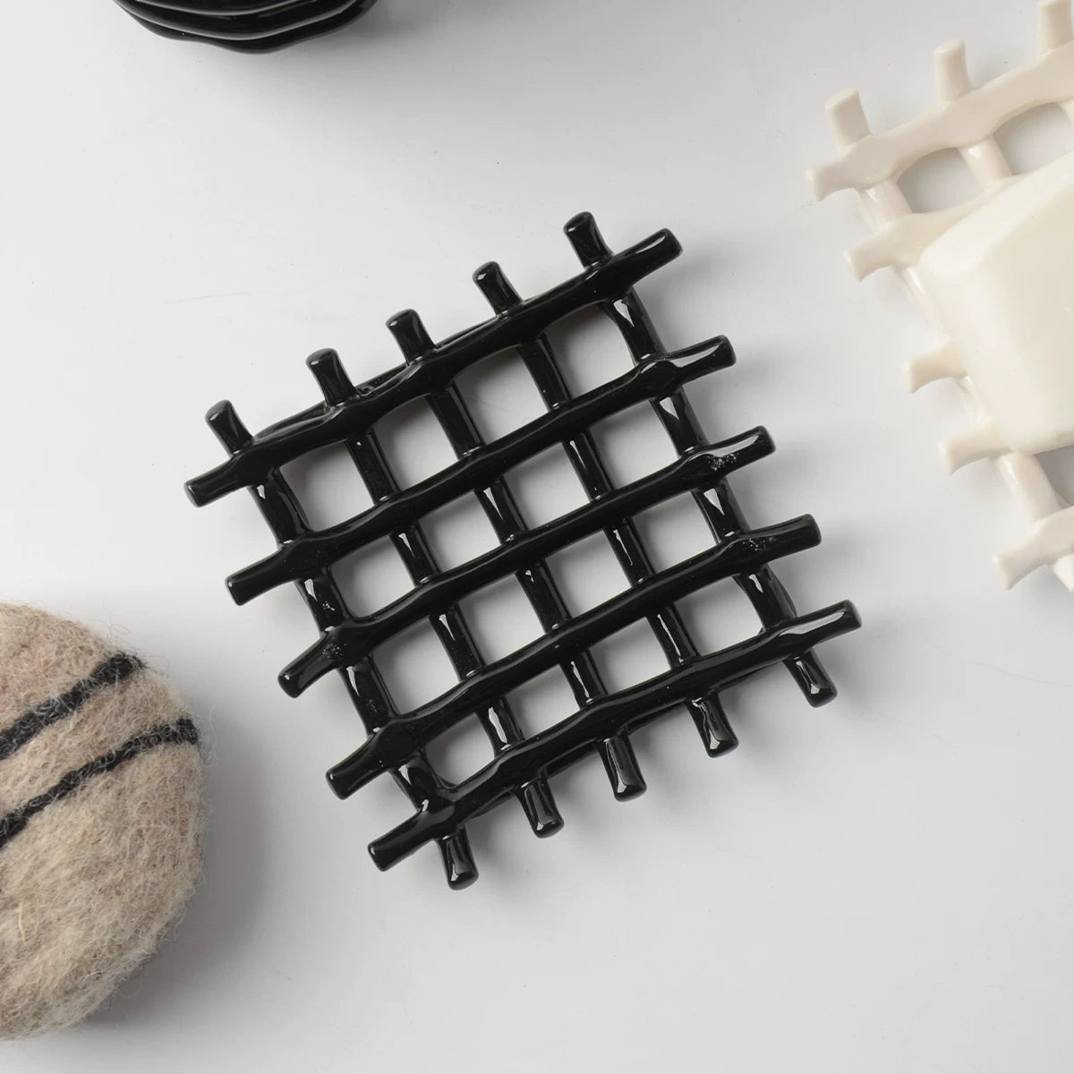 Minimalist Woven Lattice Ceramic Soap Dish | Breathable Self-Draining Tray