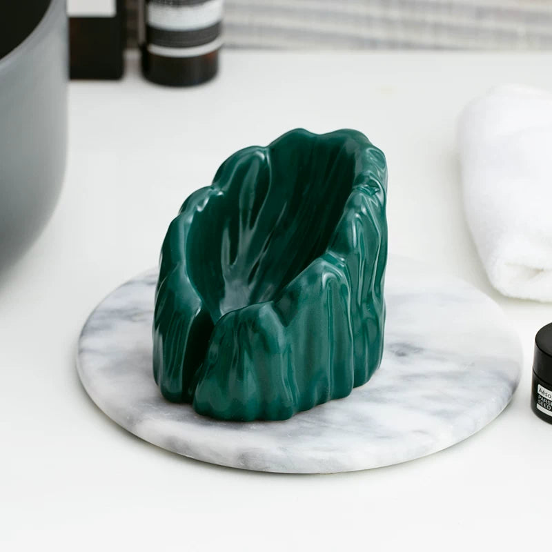 Porte-savon sculptural en céramique crag | Plateau drainant vertical par gravité