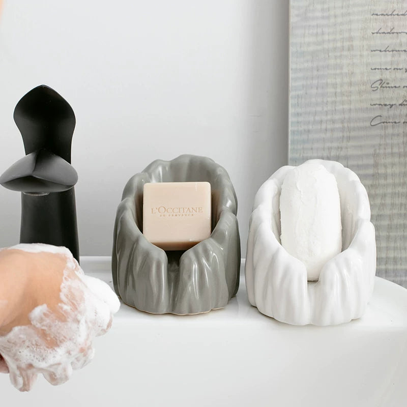 Porte-savon sculptural en céramique crag | Plateau drainant vertical par gravité