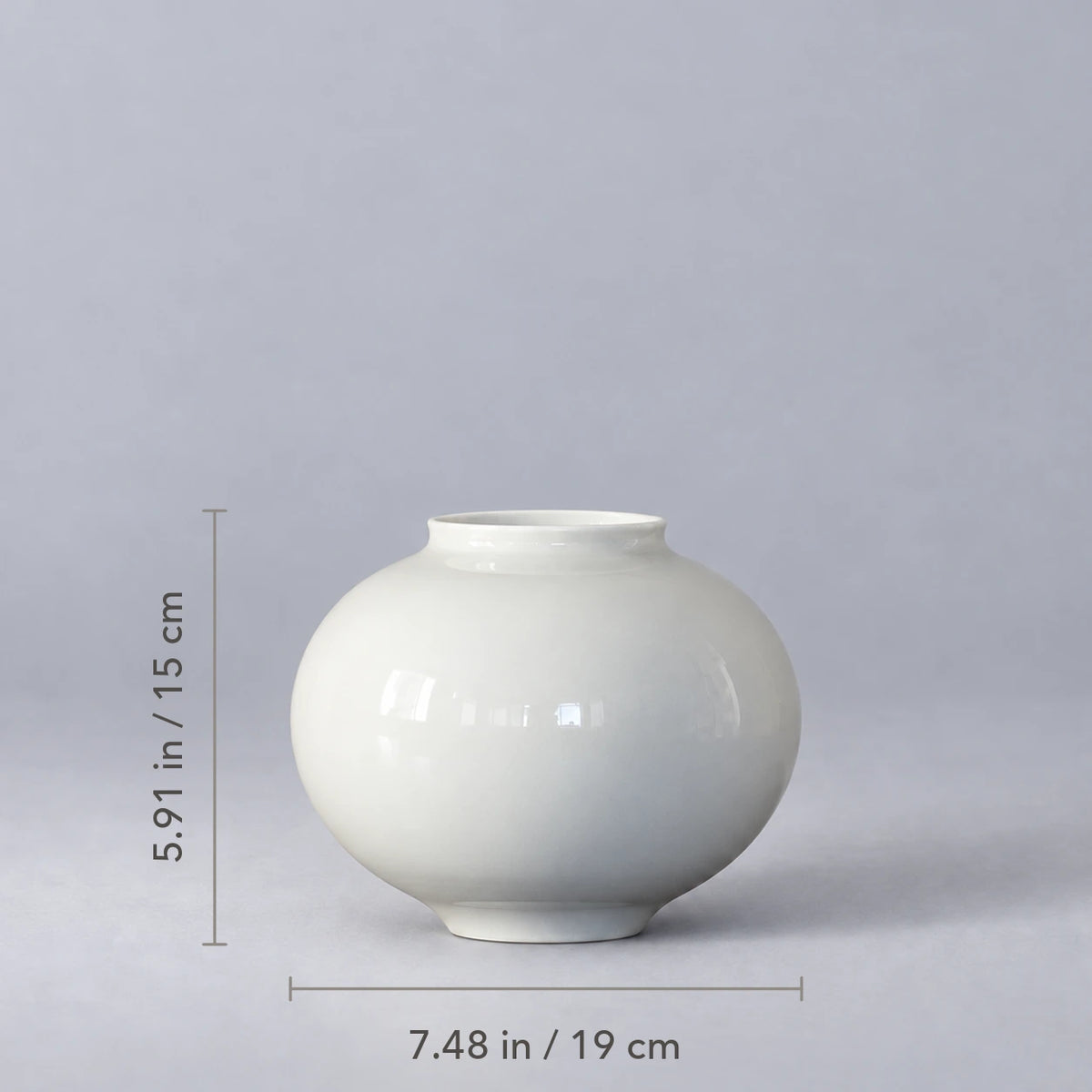Small white moon vase dimensions: 19 cm wide and 15 cm high; inch measurements also shown.