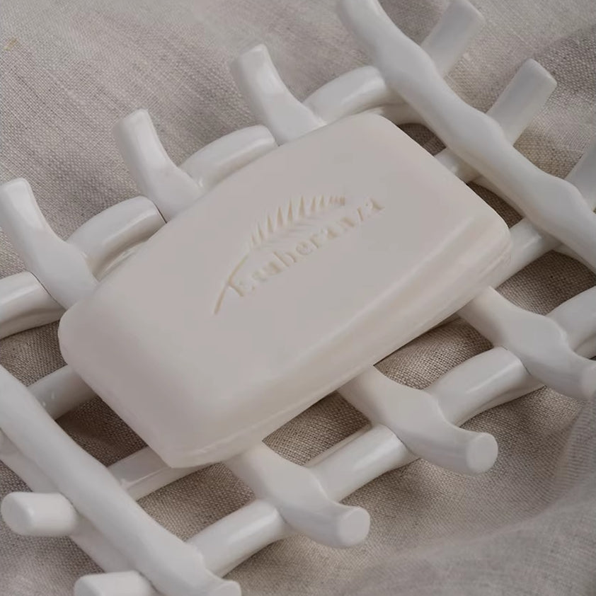 Organischer Ast Keramik Seifenschale | Skulpturales selbstablaufendes Tablett