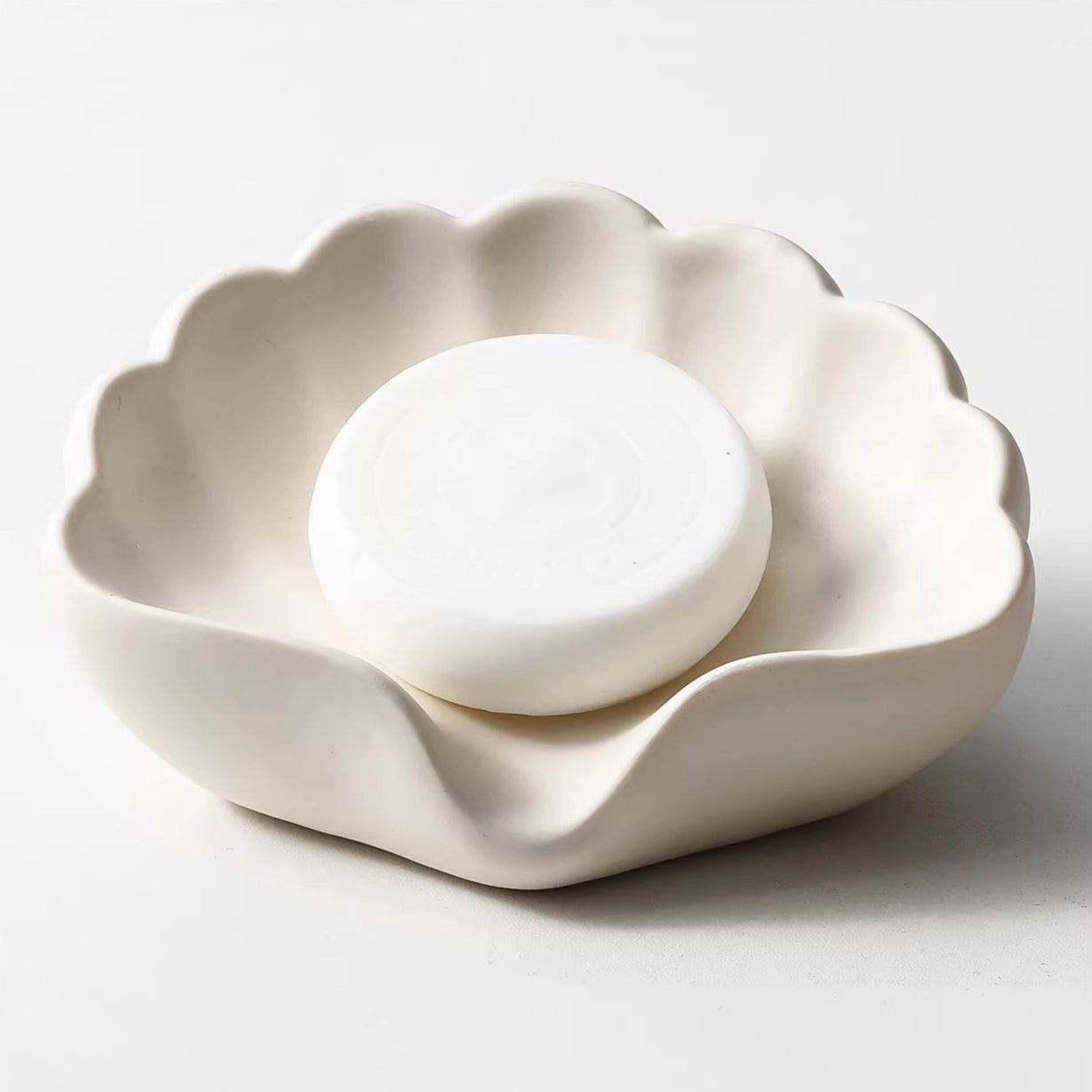 Porte-savon en céramique coquillage nacré | Décor côtier auto-vidant