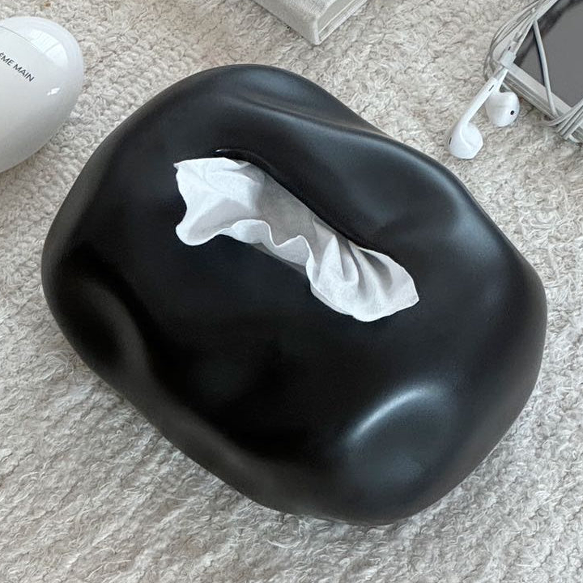 Original close view of the black ceramic bubble surface and top tissue opening.