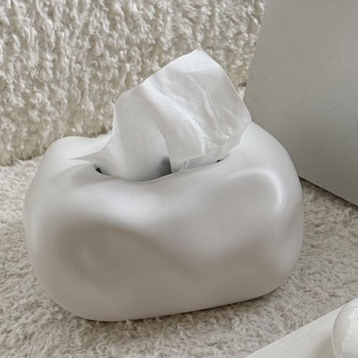 Original close view of the white ceramic bubble surface and top tissue opening.