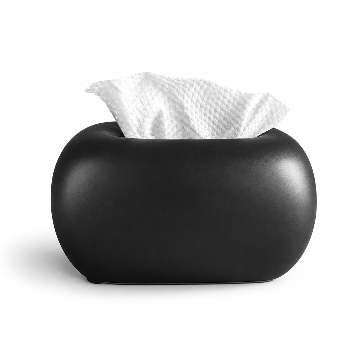 Kieselsteinförmige Taschentuchbox aus Keramik in Matte Ink Black vor weißem Hintergrund