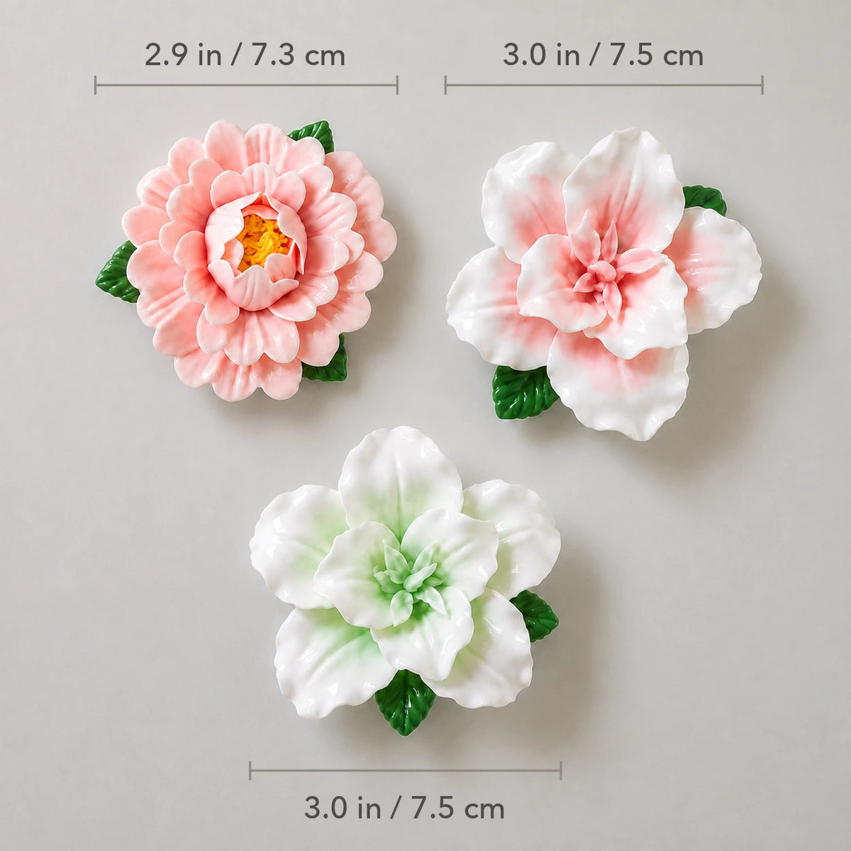 Blush Garden trio with one 7.3 cm pink peony and two 7.5 cm lilies, pink and pale green.