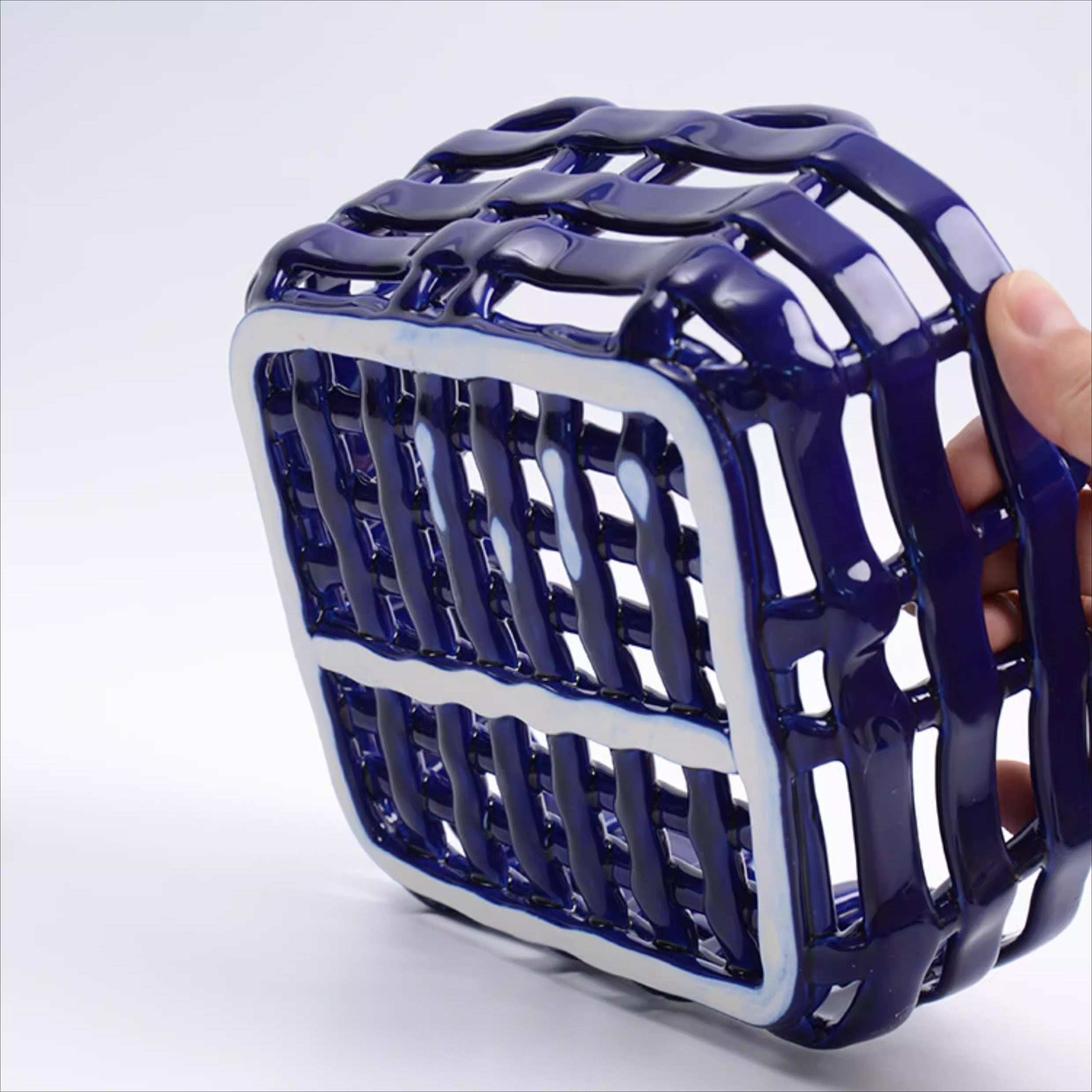 Handgewebter quadratischer Keramikkorb | Moderne geometrische Obst- & Brotschale