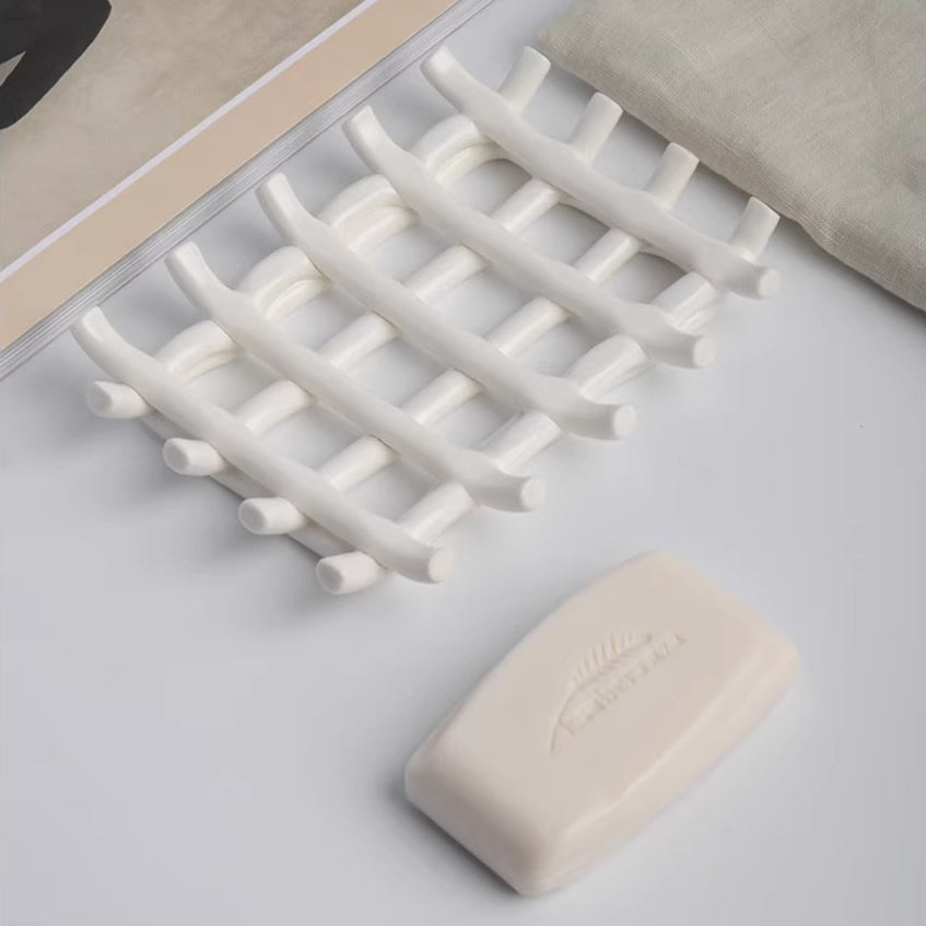 Organischer Ast Keramik Seifenschale | Skulpturales selbstablaufendes Tablett