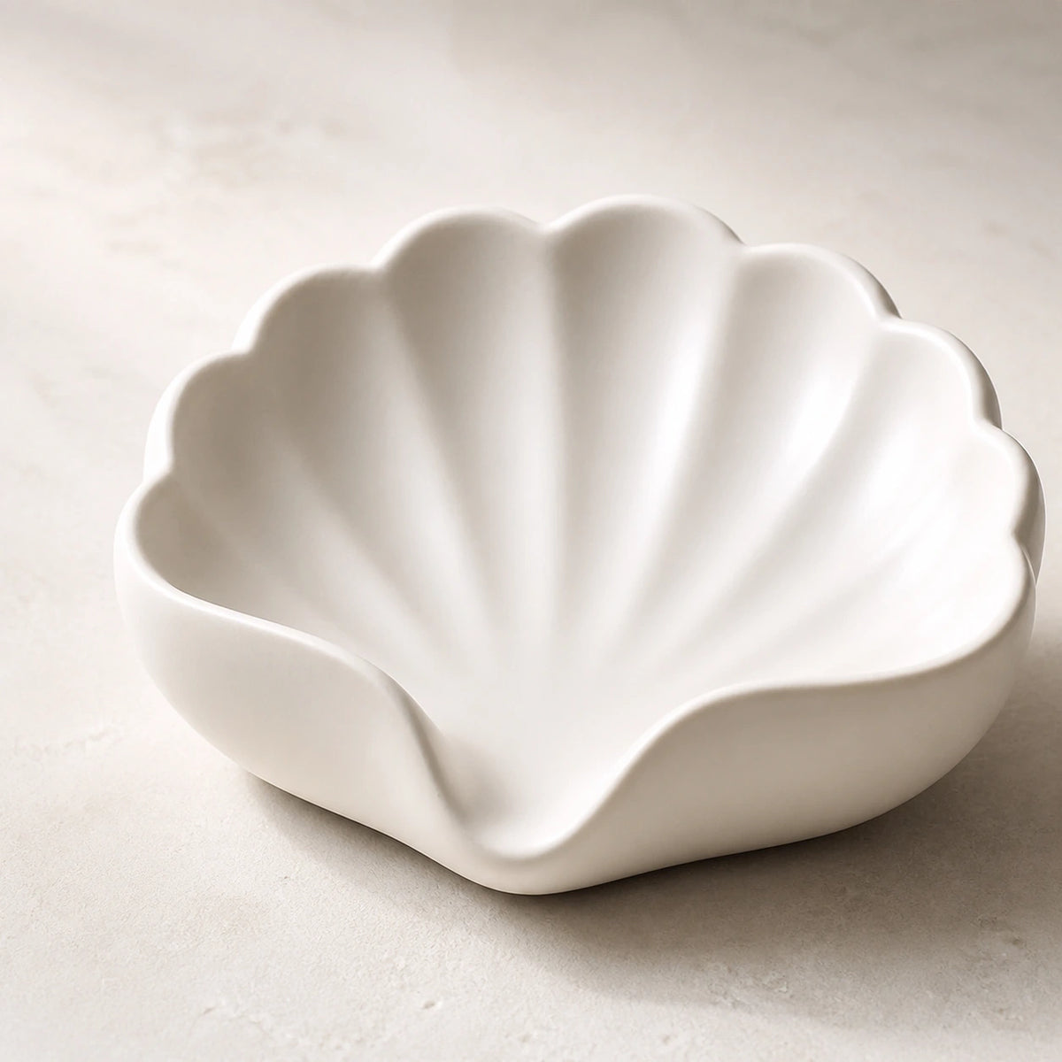Close view of the pearl white ceramic shell ridges and front drainage dip